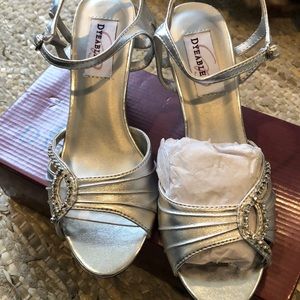 BRAND NEW silver formal/wedding sandal!